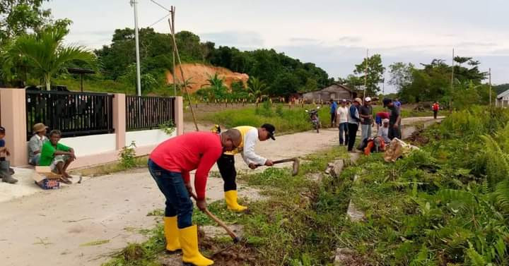 Giat, Minggu 18 Desember 2022 Gotong Royong Kebersihan Lingkungan dan Drainase RT.01 dan RT.02 Kel. Sempaja Barat
