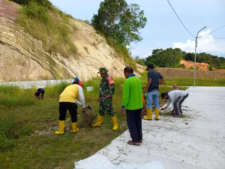 Giat, Minggu 18 Desember 2022 Gotong Royong Kebersihan Lingkungan dan Drainase RT.01 dan RT.02 Kel. Sempaja Barat
