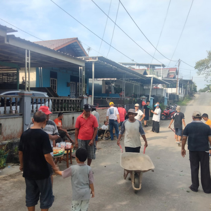 Giat Minggu, 12 Februari 2023 Gotong Royong di Perum TVRI Graha Asri RT. 05 dan RT 12 Kelurahan Sempaja Barat