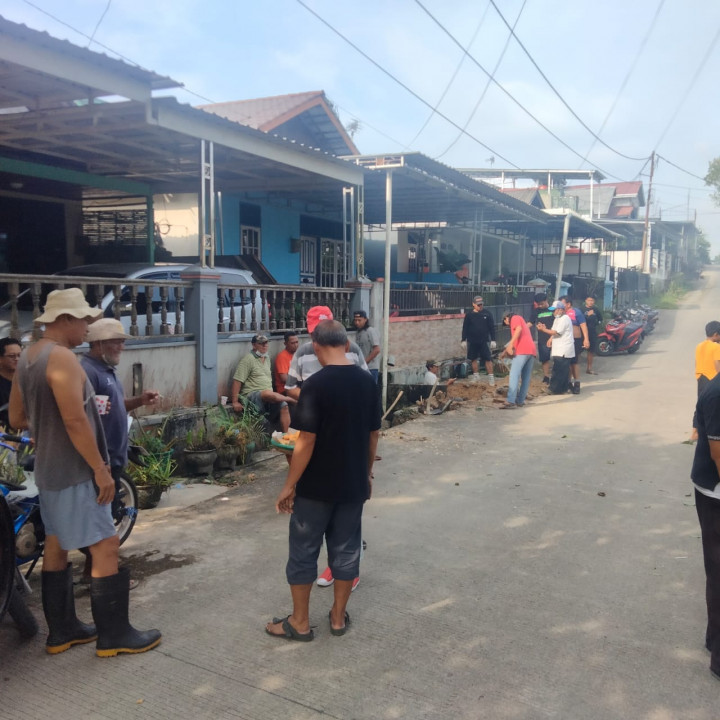 Giat Minggu, 12 Februari 2023 Gotong Royong di Perum TVRI Graha Asri RT. 05 dan RT 12 Kelurahan Sempaja Barat