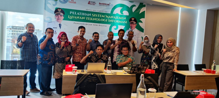 Giat, Selasa 21 Februari 2023 Mengikuti Pelatihan Sistem Manajemen Layanan Teknologi Informasi (SMLTI) Gelombang II Kelas Sekretaris Lurah (Kelompok A) tanggal 19-23 Februari 2023 di Hotel IBIS Lt 3 di Ruang Orchestra Samarinda.