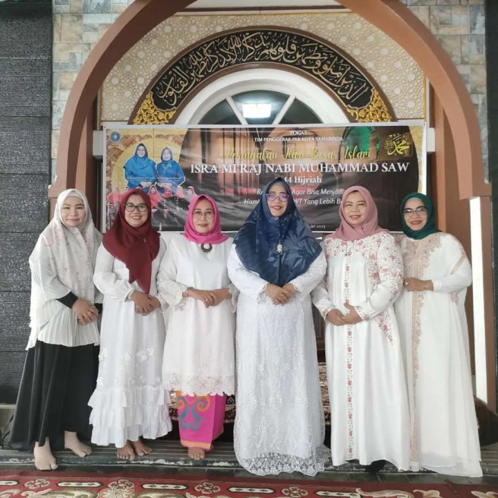 Giat, Rabu 22 Februari 2023 Memperingati Isra Miraj Nabi Muhammad SAW, di rumah Jabatan Walikota Samarinda dihadiri oleh ibu PKK Kelurahan Sempaja Barat