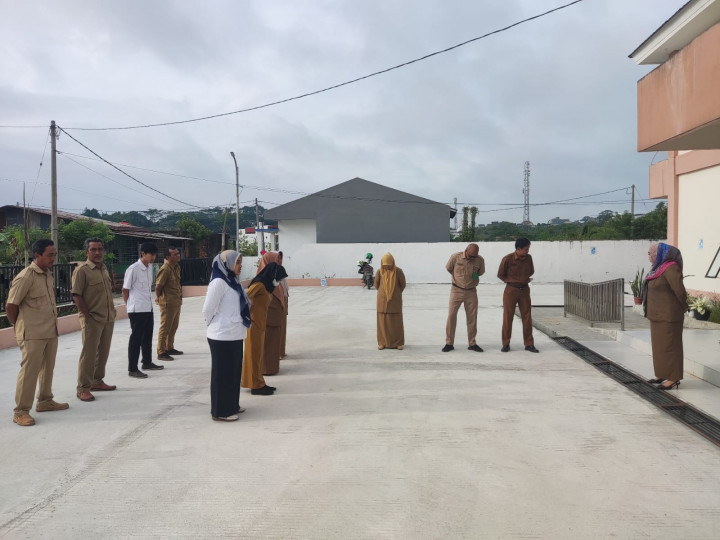 Giat, Senin 06 Maret 2023, Apel Senin pagi Kel. Sempaja Barat, Rapat melalui Zoom Webinar dengan tema " Peran Organisasi Kemasyarakatan (Ormas) Perempuan dalam rangka Peningkatan Partisipasi Partai Politik dalam mendukung Suksesnya Pemilu 2024.