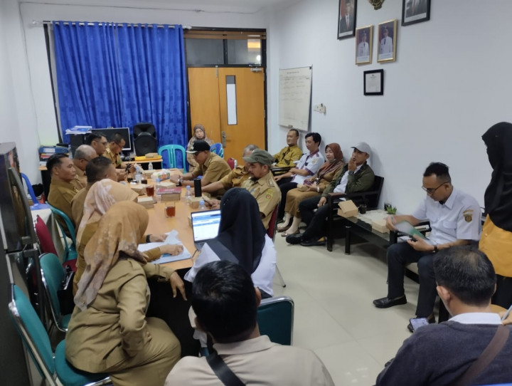 Giat, Senin 06 Maret 2023, Rapat Monitoring dan Evaluasi terhadap Operator terkait Data Prodeskel, Mediasi antar warga RT 12 dan Rumah makan, Cafe Galaksi Car Wash Pengusaha Bakso Kontainer wilayah kelurahan sempaja barat