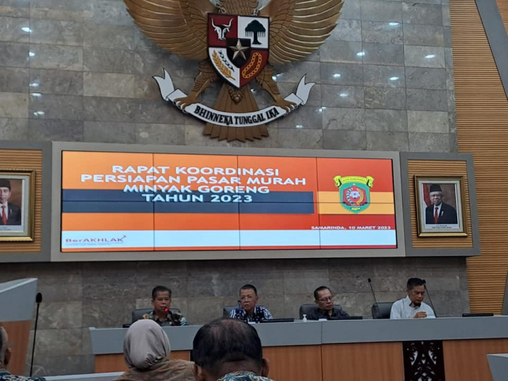 Giat, Jumat 10 Maret 2023, Melaksanakan Rapat Koordinasi Persiapan Pasar Murah Minyak Goreng di Ruang Rapat Mangkupalas, Memonitoring cek Lapangan Jl. AW Syahrani 4 Blok W RT 01, Pertemuan Rutin Arisan TP. PKK Kelurahan Sempaja Barat.