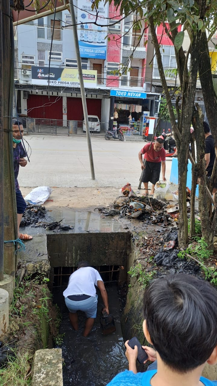 Giat Minggu, 12 Maret 2023 Gotong Royong Pengangkatsn sedimentasi  drainase & Kebersihan Lingkungan di RT. 03, RT 05 & RT 12 Kelurahan Sempaja Barat