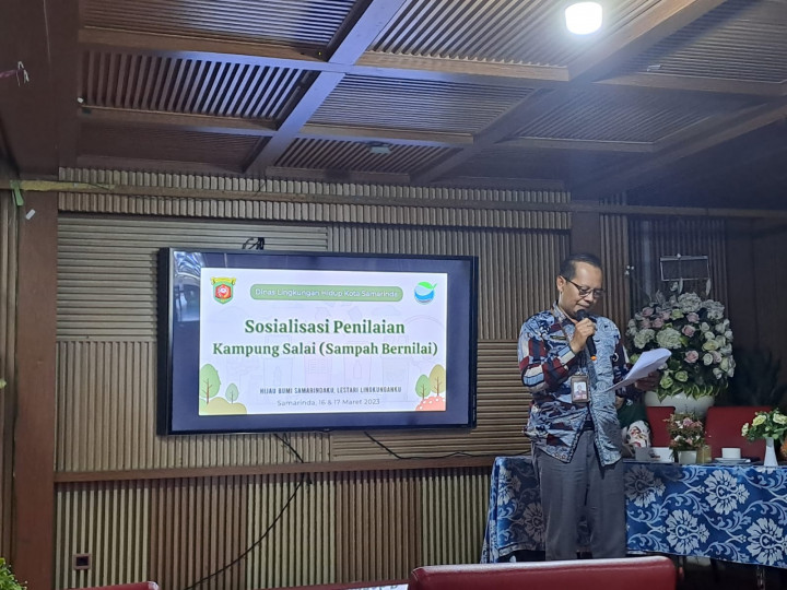 Giat, Kamis 16 Maret 2023 1. Menghadiri Rapat Sosialisasi Lomba Kampung Salai (Sampah Bernilai) tahun 2023 dihadiri Lurah.  & Pendistribusian Minyak Goreng Curah seharga Rp. 13.500 per Liter kepada seluruh warga kelurahan sempaja barat.