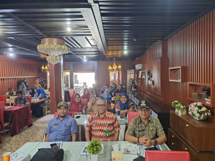Giat, Kamis 16 Maret 2023 1. Menghadiri Rapat Sosialisasi Lomba Kampung Salai (Sampah Bernilai) tahun 2023 dihadiri Lurah.  & Pendistribusian Minyak Goreng Curah seharga Rp. 13.500 per Liter kepada seluruh warga kelurahan sempaja barat.