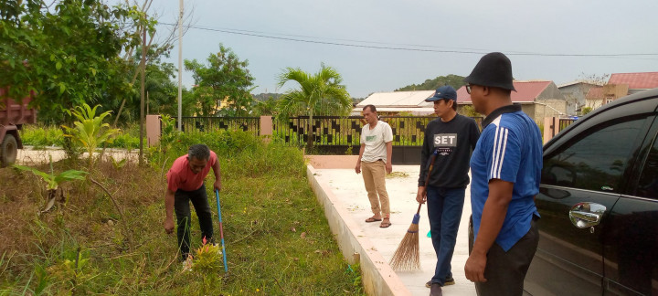 Giat, Jum'at 17 Maret 2023, Melaksanakan kerja bakti di sekitar area kantor kel. sempaja barat dalam rangka akan menyambut bulan Suci Ramadhan 1444 H supaya terlihat bersih dan rapi. & Melakukan Senam pagi bagi Ibu2 Kader PKK kelurahan sempaja barat.