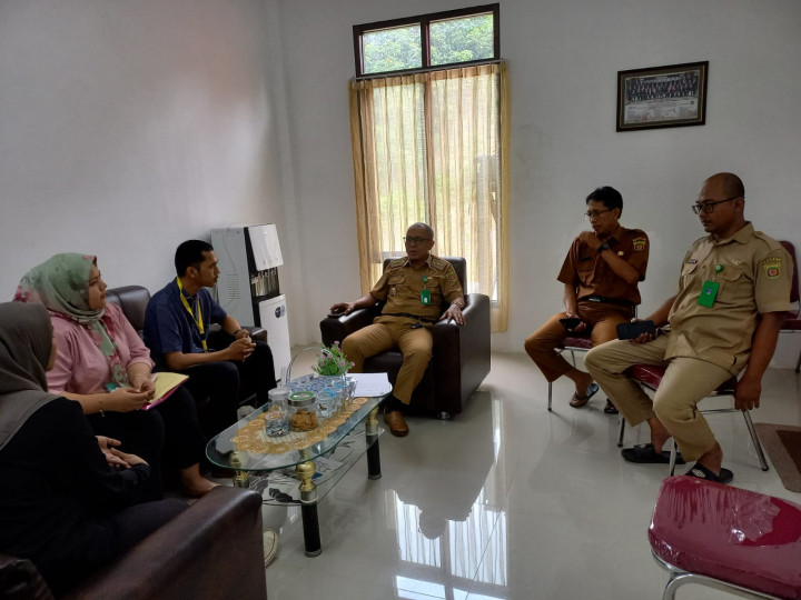Giat, Senin 20 Maret 2023 1. Melaksanakan apel Senin pagi di Kelurahan Sempaja Barat &Mendapat kunjungan dari Tim Pendamping Probebaya pada kegiatan Sapras dan Pemberdayaan.