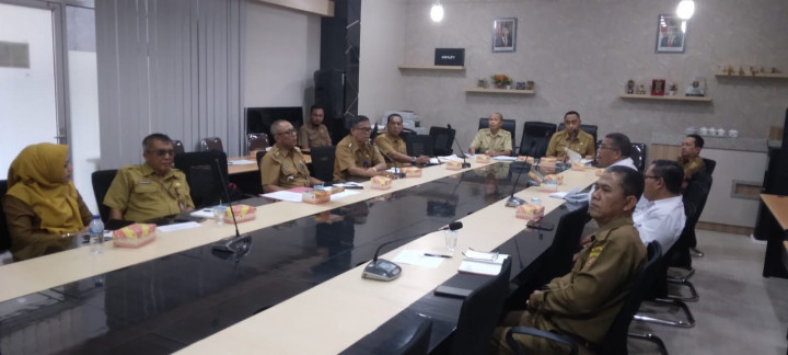 Giat, Senin 20 Maret 2023 Rapat mengenai permasalahan tanah yang terletak di Jalan AW Syahrani Gang Walet pada kelurahan sempaja barat Kecamatan Samarinda Utara dihadiri Lurah dan Kasi Tapem di Ruang Rapat Lt. IV BPKAD Kota Samarinda