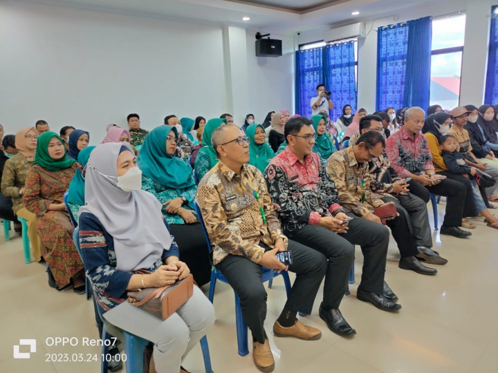 Giat, Jumat 24 Maret 2023 Melaksanakan Rapat Memperingati Hari TBC sedunia Ketua PPTI Cabang Samarinda Hj. Rinda Wahyuni Andi Harun di hadiri Lurah dan Ketua TP PKK Kelurahan Sempaja Barat di Kecamatan Samarinda Utara