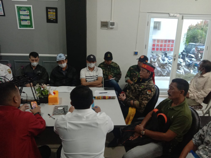 Rabu 29 Maret 2023, mediasi Masalah Tanah di Jl. AW. Syahrani GG. Viky RT 2 sekaligus Penandatanganan Kesepakatan Batas Wilayah & Penyelesaian Hutang Piutang kepada Mr. Rudolph dikantor pertanahan