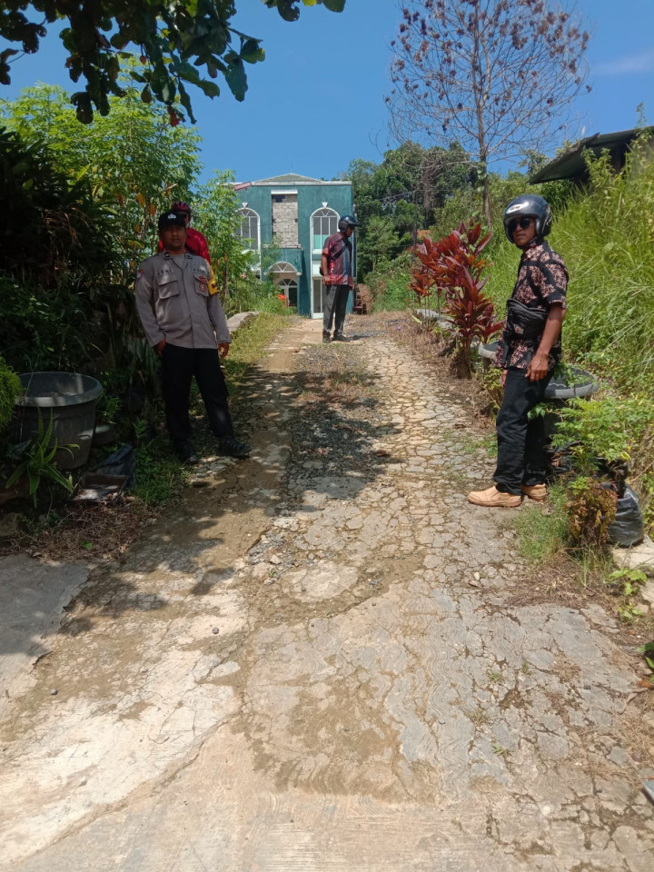 Giat, Kamis, 06 April 2023  Peninjauan lokasi yang hendak Pengecoran di Jl. AW Syahrani Gang 4 Blok W RT 01 Kelurahan Sempaja Barat di hadiri Kasi Tapem beserta staf, Bhabinkamtibmas dan Ketua RT.