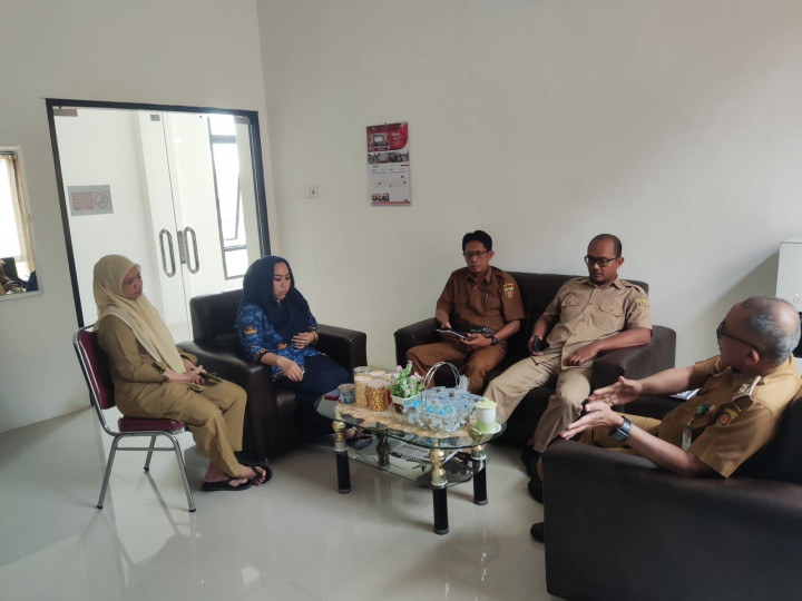 Giat, Selasa - 02 Mei 2023 Melaksanakan Rapat dengan Sekretaris dan seluruh Kasi Kelurahan Sempaja Barat setelah Bulan Ramadhan dan Idul Fitri di pimpin oleh Lurah.
