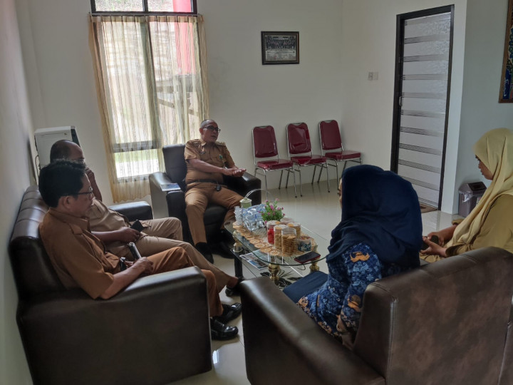 Giat, Selasa - 02 Mei 2023 Melaksanakan Rapat dengan Sekretaris dan seluruh Kasi Kelurahan Sempaja Barat setelah Bulan Ramadhan dan Idul Fitri di pimpin oleh Lurah.