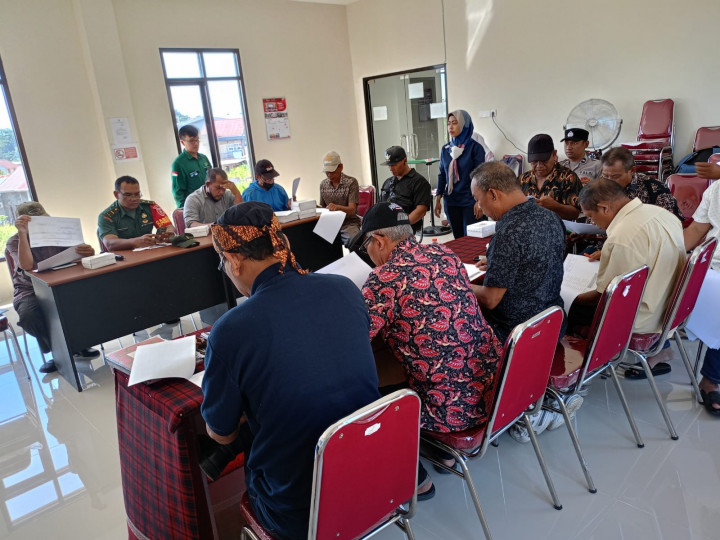 Giat, Rabu - 03 Mei 2023, Menghadiri rapat tentang Prospek Bisnis Sampah di Industri Daur Ulang di Kec. Samarinda Utara & Menjadi Fasilitator pada Acara Forum Konsultasi Publik Pendataan Awal REGSOSEK Tahun 2022 oleh BPS Kota Samarinda