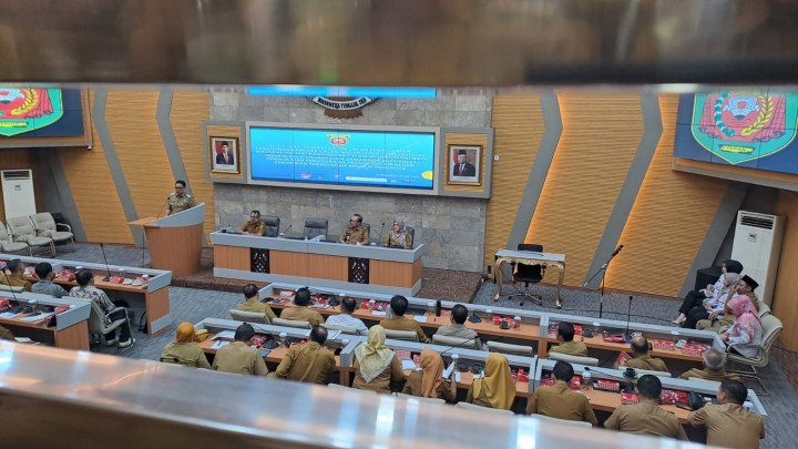 Giat, Selasa 09 Mei 2023 Menghadiri Rapat Sosialisasi penerapan kebijakan P3DN dan Fasilitas tingkat Kandungan Dalam Negeri (TKDN) Bagi Industri Kecil tingkat Kota Samarinda Tahun 2023 oleh Kementrian Perindustrian dihadiri Lurah.