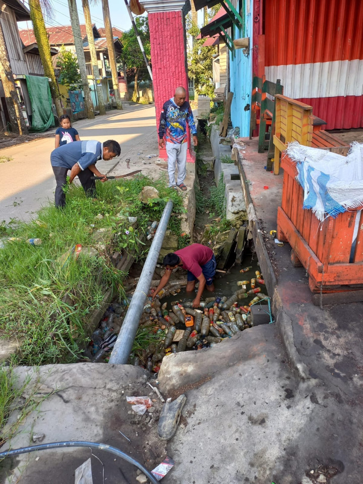 Giat, Minggu 21 Mei 2023  Melakukan Kerja bakti Rutin Kegiatan Gotong Royong di RT 04, 08, 09 dan RT 12 pada wilayah Kelurahan Sempaja Barat.