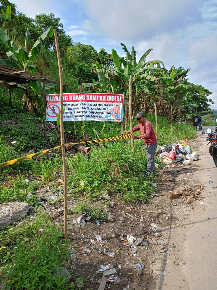 Giat Minggu,  21 Mei 2023 Izin Melaporkan Lanjut Membersihkan TPS Bayangan di Ring Road Jl. HM Ardans RT 12 & memasang Banner ditambah Pemasangan Police Line Kelurahan Sempaja Barat.