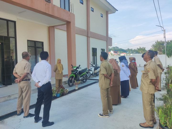 Giat, Senin 22 Mei 2023 Melaksanakan Apel Senin pagi pada kelurahan sempaja barat di pimpin oleh Kasi Ekobang.