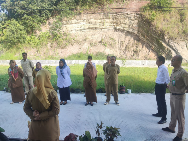 Giat, Senin 22 Mei 2023 Melaksanakan Apel Senin pagi pada kelurahan sempaja barat di pimpin oleh Kasi Ekobang.