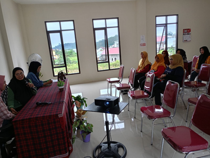 Giat, Jumat 26 Mei 2023, Menghadiri rapat Sosialisasi oleh PT. Pengadaan (Perseroan) di hadiri Seluruh staf kelurahan sempaja barat, Kader PKK dan Ketua RT se-kelurahan sempaja barat.