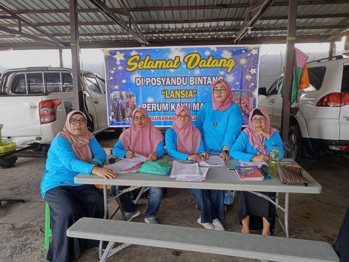 Giat, Sabtu 27 Mei 2023, Monitoring Pelayanan posyandu Lansia Bintang pemeriksaan Diabetes, kolesterol dan asam urat di perum kayu manis.