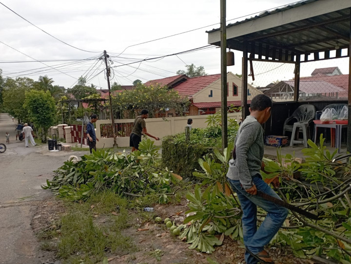 Giat Minggu, 28 Mei 2023 1. Kerja bakti Pungut Sampah di Sungai Karang Mumus dengan Bapak Walikota Samarinda dan Camat Samarinda Utara di hadiri Kasi Kesra, Gotong Royong di RT. 01, 06, 10 & RT.12