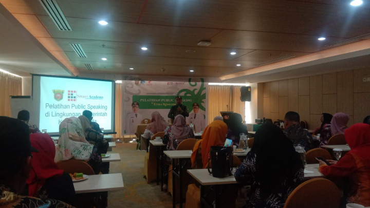 Giat, Rabu 07 Juni 2023 1. Pelatihan public speaking "Etika Komunikasi" di Lingkungan Pemerintah Kota Samarinda di Hotel Harris & 2. Mengikuti kegiatan Zoom Meeting " Fasilitas Sosialisasi Bimbingan Teknis Pemuktahiran Data Peserta Tapera Tahun 2023
