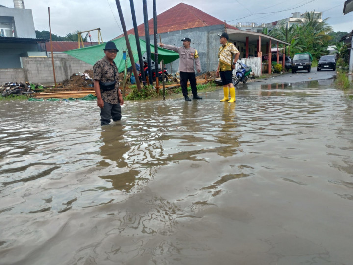 Hasil Pantauan dilapangan Kamis 08 Juni 2023, kondisi setelah Hujan yang cukup deras Jl. A Wahab Syahranie 4 RT.01 & Jl. Wahid Hasyim 2 ke Wahid Hasyim 1 RT 02