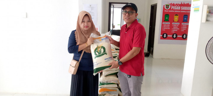 Giat Sabtu, 10 Juni 2023 Mendistribusikan Beras CPP (Cadangan Pangan Pemerintah) Tahap 2 sebanyak 107 Karung Penerima Bantuan di Kelurahan Sempaja Barat