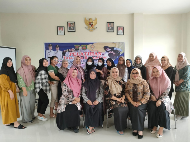 Kamis 15 Juni 2023 Kegiatan Probebaya bidang Pemberdayaan Masyarakat, Pelatihan Tata Rias untuk pada RT 01, RT 04, RT 06, RT 7, RT 08 dan RT 11 di Aula Kelurahan Sempaja Barat