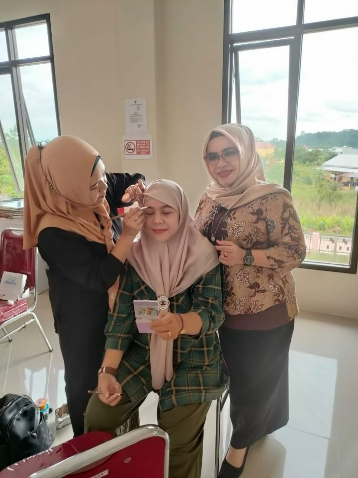 Kamis 15 Juni 2023 Kegiatan Probebaya bidang Pemberdayaan Masyarakat, Pelatihan Tata Rias untuk pada RT 01, RT 04, RT 06, RT 7, RT 08 dan RT 11 di Aula Kelurahan Sempaja Barat
