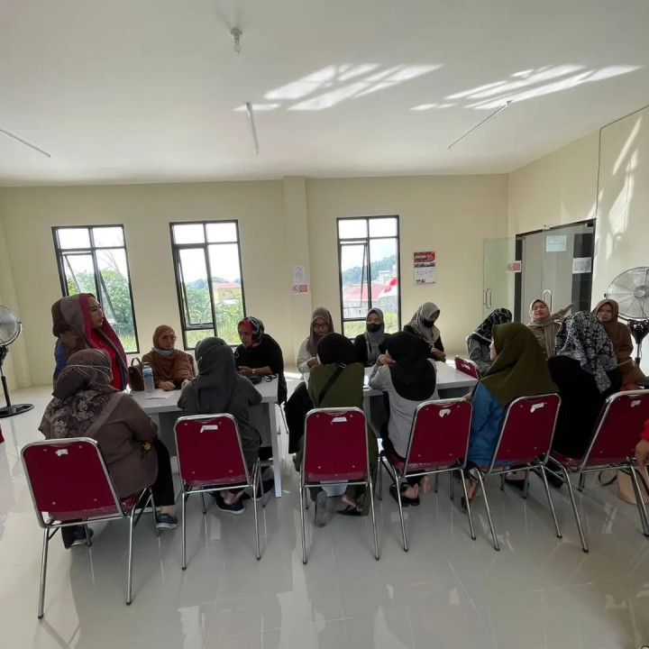 Giat Jum'at, 16 Juni 2023 Kegiatan Hari ke 2 Probebaya bidang Pemberdayaan Masyarakat. 1. Pelatihan Tata Rias untuk pada RT 01, RT 04, RT 06, RT 7, RT 08 dan RT 11 di Aula Kelurahan Sempaja Barat.