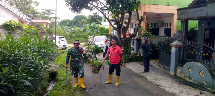 Giat, Minggu 18 Juni 2023 Melaksanakan kegiatan Kerja bakti di lingkungan RT 06 dan RT 11 di kelurahan sempaja barat.