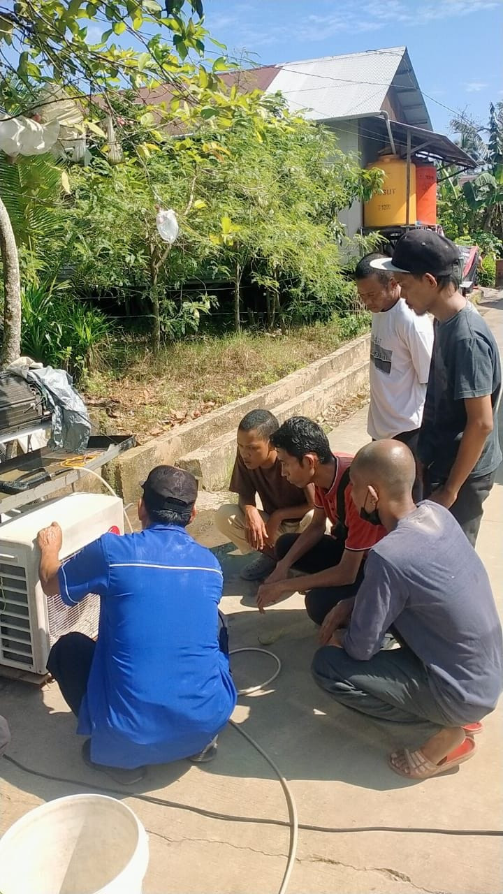 Senin 19 Juni 2023 Giat Probebaya bidang Pemberdayaan Masyarakat Pelatihan Tata Rias hari Terakhir untuk RT 01, RT 04, RT 06, RT 7, RT 08 dan RT 11, Pelatihan AC pada RT 01, RT 3, RT 5, RT 6, RT 10 dan RT 12 ,Pelatihan Dasawisma Eco Print di RT 01