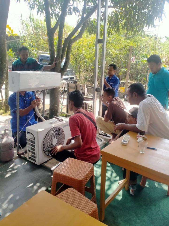 Senin 19 Juni 2023 Giat Probebaya bidang Pemberdayaan Masyarakat Pelatihan Tata Rias hari Terakhir untuk RT 01, RT 04, RT 06, RT 7, RT 08 dan RT 11, Pelatihan AC pada RT 01, RT 3, RT 5, RT 6, RT 10 dan RT 12 ,Pelatihan Dasawisma Eco Print di RT 01
