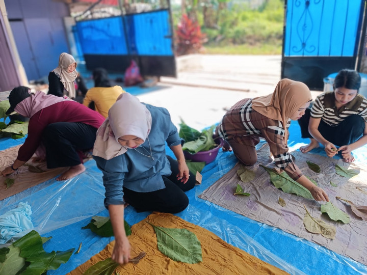 Senin 19 Juni 2023 Giat Probebaya bidang Pemberdayaan Masyarakat Pelatihan Tata Rias hari Terakhir untuk RT 01, RT 04, RT 06, RT 7, RT 08 dan RT 11, Pelatihan AC pada RT 01, RT 3, RT 5, RT 6, RT 10 dan RT 12 ,Pelatihan Dasawisma Eco Print di RT 01