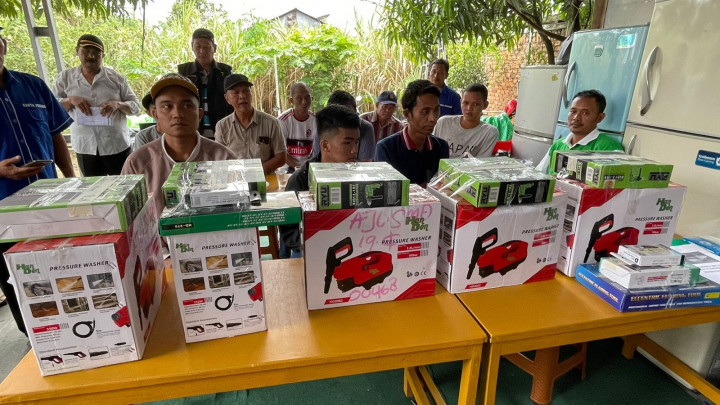 Selasa 20 Juni 2023 Kegiatan Probebaya bidang Pemberdayaan Masyarakat.Pelatihan AC terakhir sekaligus pemberian alat untuk pada RT 01, RT 3, RT 5, RT 6, RT 10 dan RT 12 di Jl. Ring Road GG Lorong Abadi RT 12,  Pelatihan Dasawisma Eco Print di RT 02