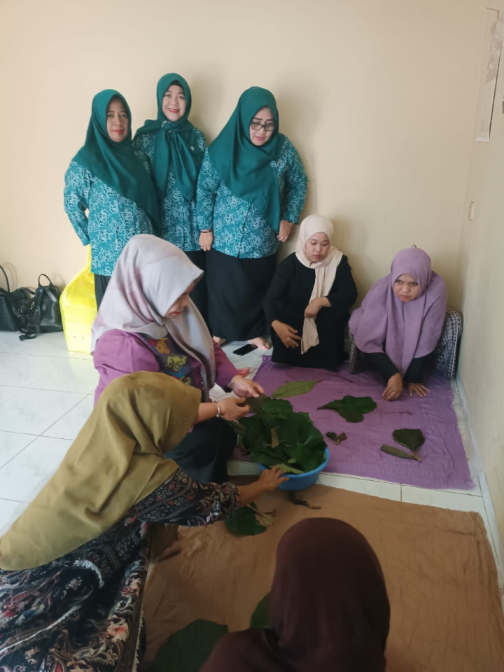 Selasa 20 Juni 2023 Kegiatan Probebaya bidang Pemberdayaan Masyarakat.Pelatihan AC terakhir sekaligus pemberian alat untuk pada RT 01, RT 3, RT 5, RT 6, RT 10 dan RT 12 di Jl. Ring Road GG Lorong Abadi RT 12,  Pelatihan Dasawisma Eco Print di RT 02