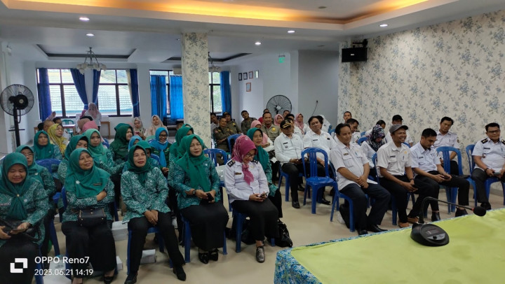 Rabu 21 Juni 2023, Menghadiri Rapat Asistensi dan Verifikasi Penyusunan Daftar Informasi Publik Tahun 2023 dihadiri Operator Bu Emma 5. Menghadiri serah terima jabatan dilingkungan Kecamatan Samarinda Utara dihadiri Lurah dan Ketua TP PKK kelurahan.
