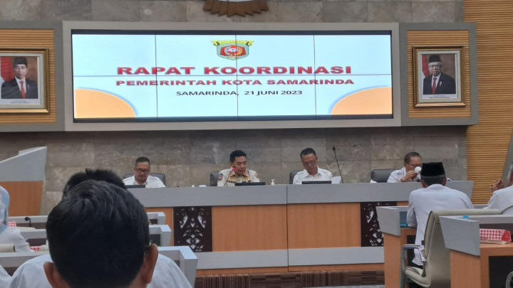 Rabu 21 Juni 2023 , Menghadiri Bimtek Operator Tanda tangan Elektronik Versi 2 (TTEV 2) dihadiri Operator Pak Deny, Rapat Koordinasi di Ruang Mangkupalas di hadiri Lurah