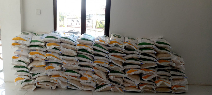Kamis 22 Juni 2023, Mendistribusikan Beras CPP (Cadangan Pangan Pemerintah) Tahap 3 sebanyak 107 Karung Penerima Bantuan di Kelurahan Sempaja Barat.