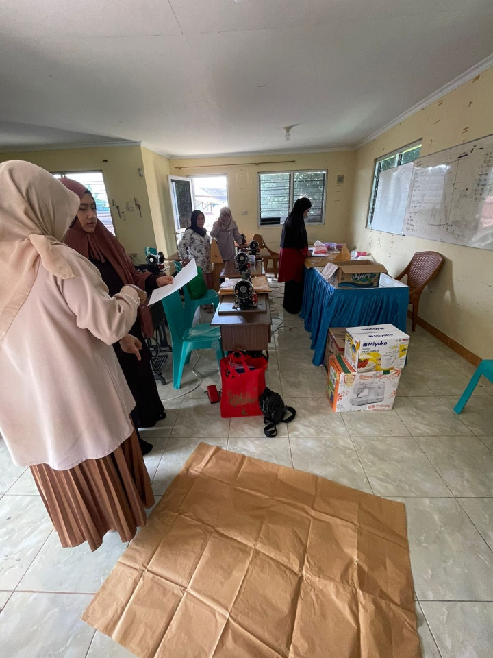 Kamis 22 Juni 2023 Kegiatan Probebaya bidang Pemberdayaan Masyarakat, Pelatihan Dasawisma Eco Print di RT 04, Pelatihan Tata Busana (Menjahit) di SMK 3 Samarinda.