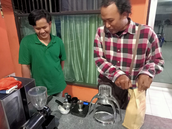 Jumat 23 Juni 2023 Kegiatan Probebaya bidang Pemberdayaan Masyarakat. Pelatihan Dasawisma Eco Print di RT 05 dan RT 06, Pelatihan Barista & Pelatihan Tata Busana (Menjahit) di SMK 3 Samarinda.