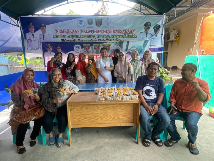 Sabtu 24 Juni 2023 Giat Probebaya bidang Pemberdayaan Masyarakat, Pelatihan Tata Boga hari terakhir sekaligus pemberian alat di SMK 3 Samarinda, Pelatihan Tata Busana (Menjahit) di SMK 3 Samarinda & Pelatihan Dasawisma Eco Print di RT 07, RT 8 dan RT 09.