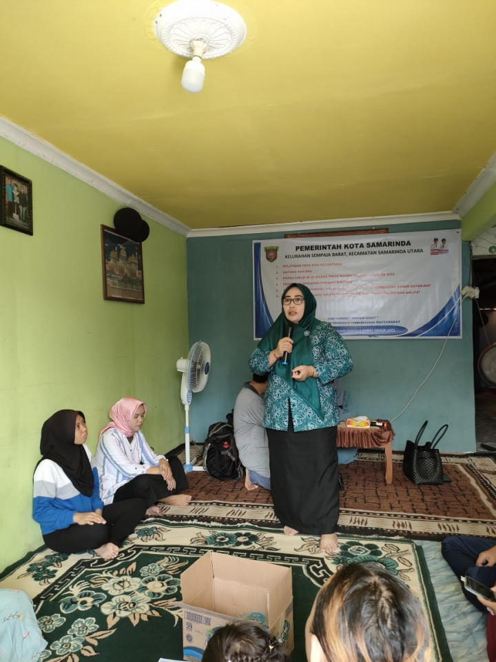 Giat, Minggu 25 Juni 2023 Kegiatan Probebaya bidang Pemberdayaan Masyarakat. Pelatihan pembuatan Sabun Cair pada RT 11.