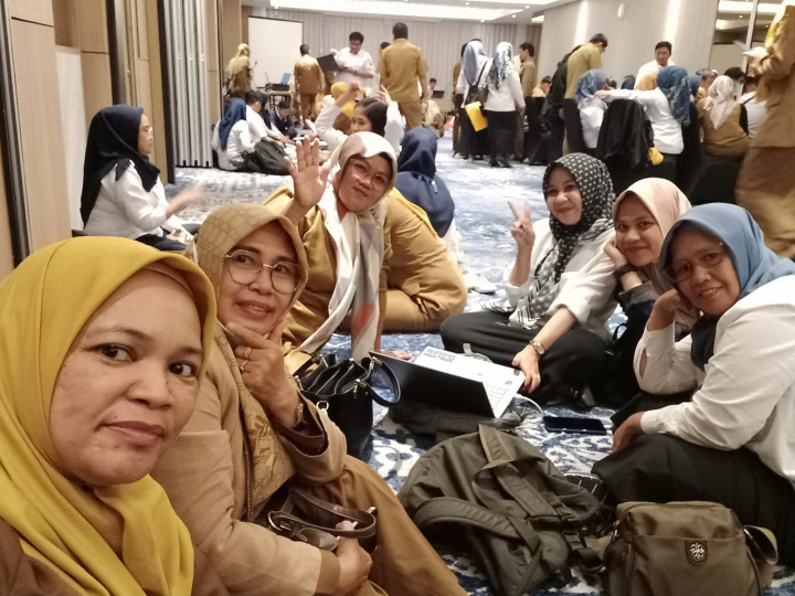 Giat, Senin 26 Juni 2023 Melaksanakan Apel Senin pagi di kelurahan sempaja barat di pimpin oleh Kasi Tapem, Menghadiri Verifikasi Rincian Rancangan Renja Perangkat Daerah tahun 2024 di hadiri Kasi Ekobang dan Staf.