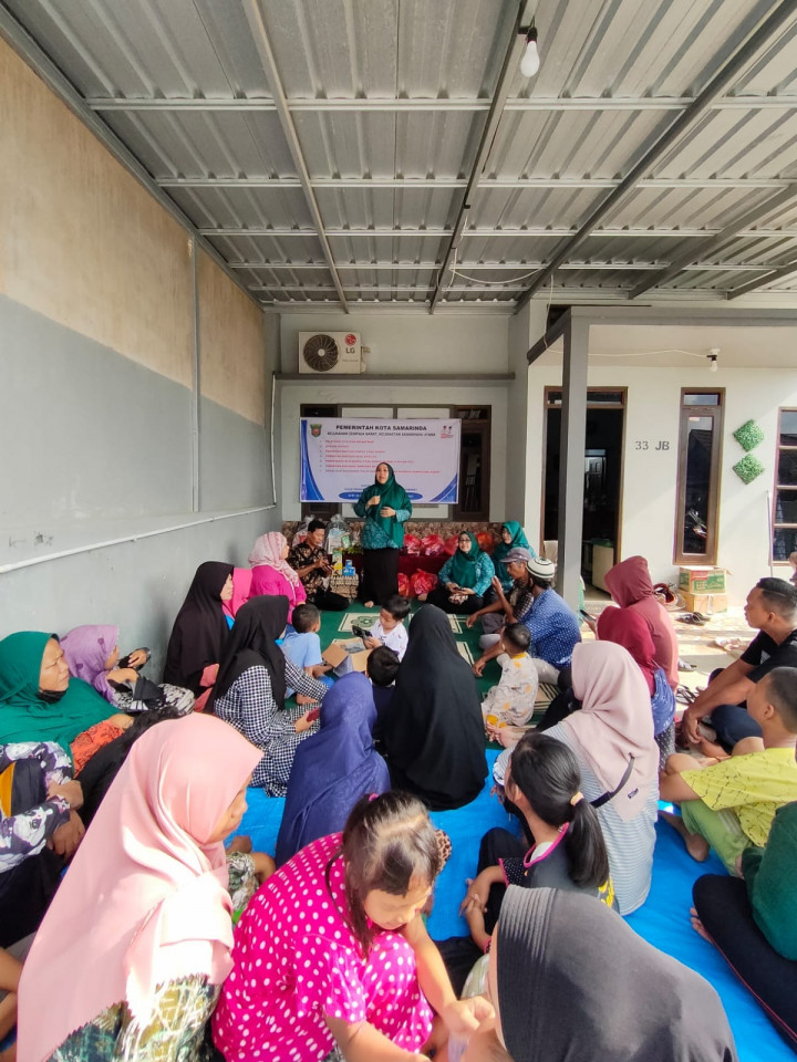 Sabtu 01 Juli 2023 Keg Probebaya bidang Pemberdayaan Masyarakat Pelatihan Menjahit di SMK 3 Samarinda, Penyerahan bantuan sembako dan anak sekolah di RT 01, Pemberian Makanan tambahan Balita dan Peragaan Alat Emodemo RT 02.